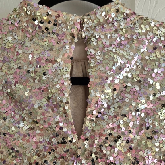 Chi Chi London Sequin Sammie Top - Picture 4 of 8